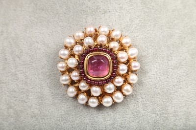 Lot 68 - A Robert Goossens brooch, 1980s