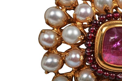 Lot 68 - A Robert Goossens brooch, 1980s