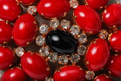Lot 68 - A Robert Goossens brooch, 1980s