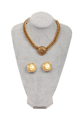 Lot 18 - A Chanel chunky gilt chain choker, circa 1990