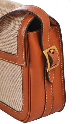 Lot 53 - An Hermès canvas and natural leather shoulder bag, 1960s