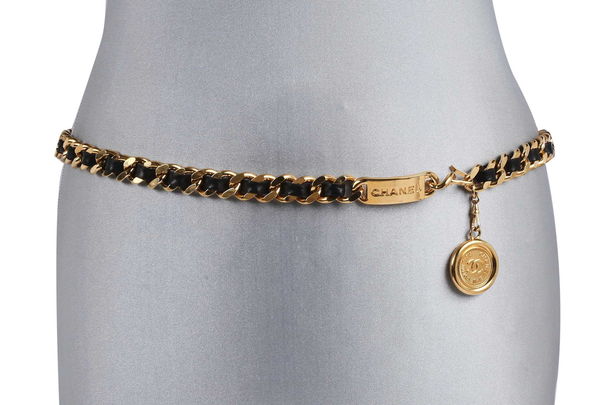 Lot 32 - A Chanel woven leather gilt chain belt, Autumn-Winter 1994-95
