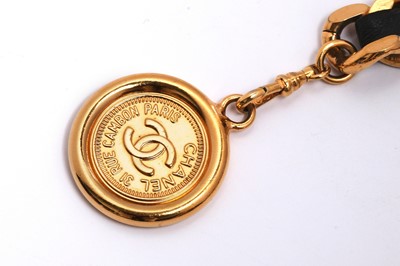 Lot 32 - A Chanel woven leather gilt chain belt, Autumn-Winter 1994-95