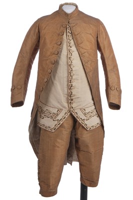 Lot 283 - A gentlemen's buff velvet tailcoat and breeches, French, 1775-85
