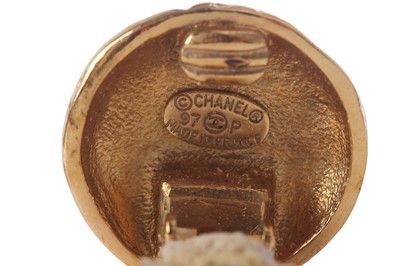 Lot 36 - A Chanel gilt chain bracelet, 1983