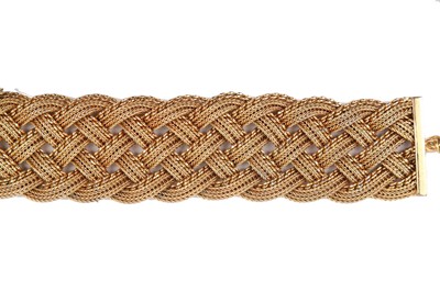Lot 43 - A Christian Dior braided gilt chain choker-necklace, 1970