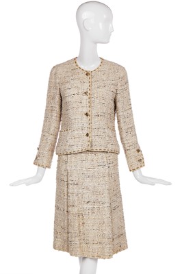 Lot 182 - A Chanel ivory bouclé tweed suit, circa 1985