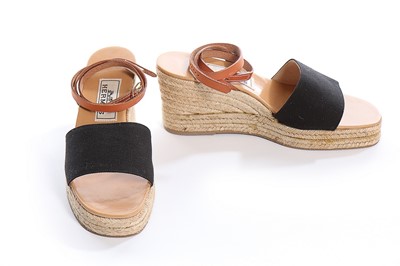 Lot 21 - Designer footwear, modern, comprising...