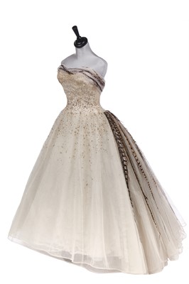 Lot 276 - A rare Pierre Balmain couture ballgown, 'Soir à Chambord' model, Summer 1961