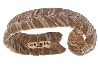 Lot 254 - A Christian Dior grey velvet headband, circa 1952