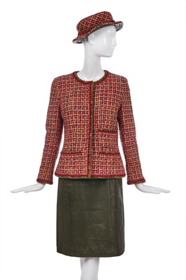 Lot 174 - A Chanel pink and green tweed jacket and matching hat, Autumn-Winter 2001-02