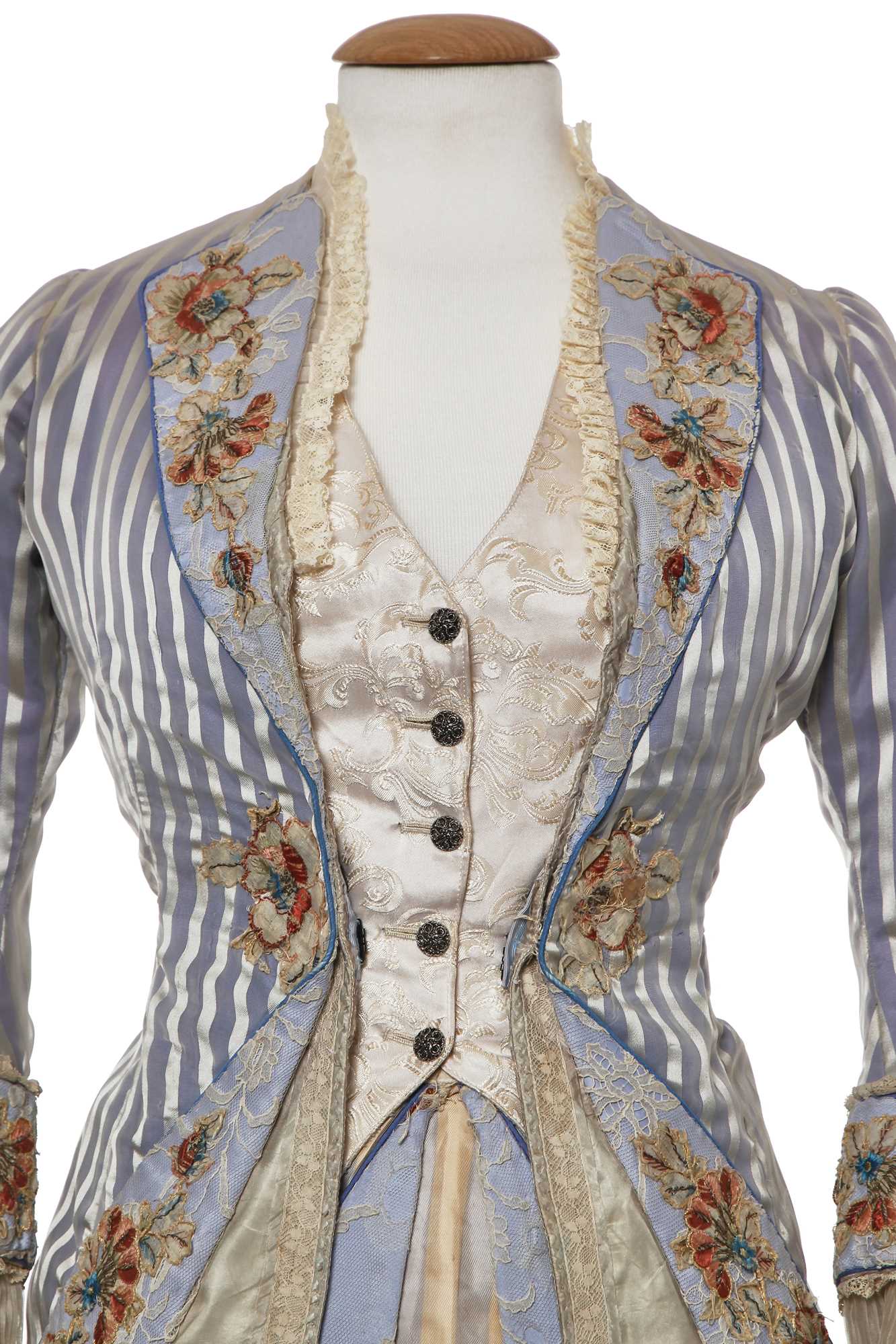 Lot 17 - Scarlett Johansson's costume as Olivia Wenscombe in the film 'The Prestige', 2006
