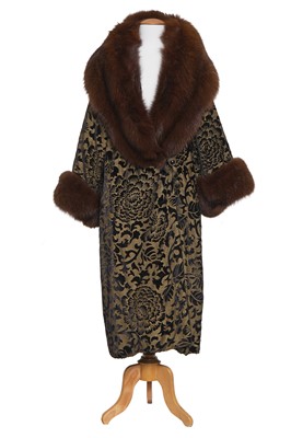 Lot 41 - Shirley MacLaine's costume for Martha Levinson in the TV series 'Downton Abbey', 2012