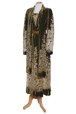 Lot 46 - Eddie Redmayne's costume as Lili Elbe in the film 'The Danish Girl', 2015