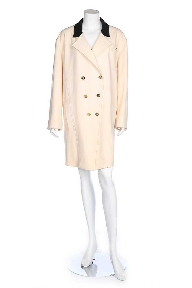 Lot 31 - A Chanel ivory cream oversized blazer, 1990s,...