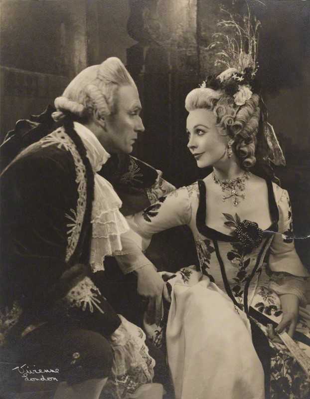 Lot 86 - Guided ‘Theatre Royalty’ tour of London’s West End by Keith Lodwick celebrating Vivien Leigh & Laurence Olivier, including Lunch or Dinner at Claridge’s