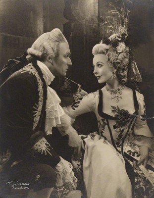 Lot 86 - Guided ‘Theatre Royalty’ tour of London’s West End by Keith Lodwick celebrating Vivien Leigh & Laurence Olivier, including Lunch or Dinner at Claridge’s