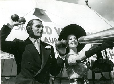 Lot 86 - Guided ‘Theatre Royalty’ tour of London’s West End by Keith Lodwick celebrating Vivien Leigh & Laurence Olivier, including Lunch or Dinner at Claridge’s