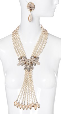 Lot 34 - A DeMario faux pearl and rhinestone demi-parure