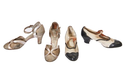 Lot 355 - A group of shoes and hats, 1930s-1940s