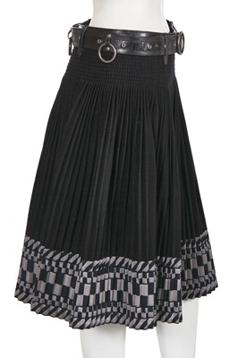 Lot 62 - An Alexander McQueen pleated showpiece skirt and belt, 'Scanners' collection, Autumn-Winter 2003-04