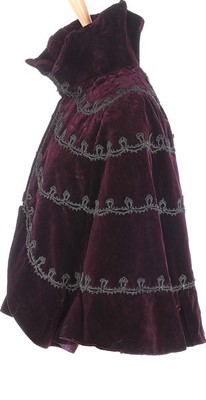 Lot 140 - A Maison Worth purple velvet capelet, circa...