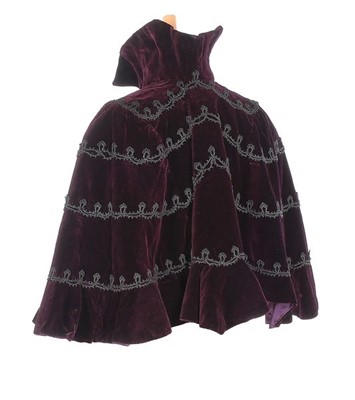 Lot 140 - A Maison Worth purple velvet capelet, circa...