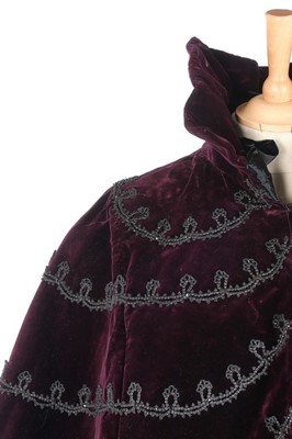 Lot 140 - A Maison Worth purple velvet capelet, circa...