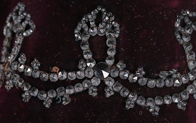Lot 140 - A Maison Worth purple velvet capelet, circa...