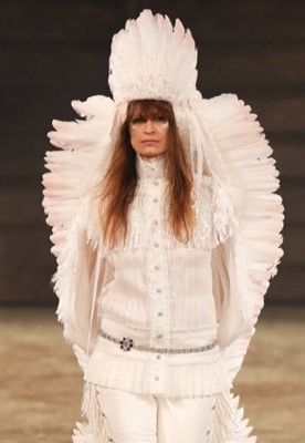 Lot 7 - A Chanel pleated white organza tunic/blouse, 'Paris-Dallas' collection, Métiers d'Art, Pre-Fall 2014