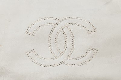 Lot 5 - A Chanel white and navy blue leather shopper tote, 1997-99