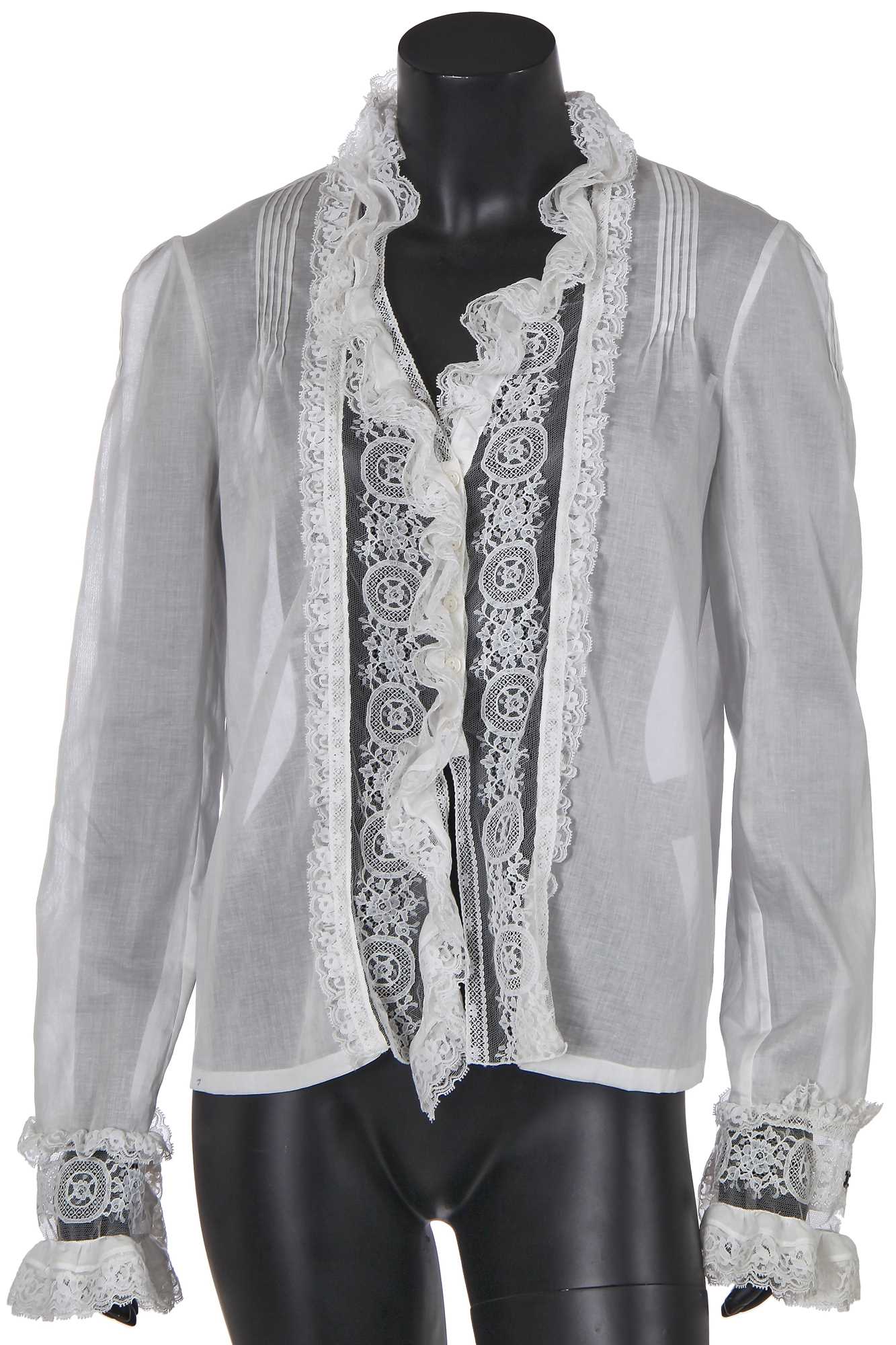 Lot 10 - A Chanel white cotton and lace blouse, Autumn-Winter 2004-05