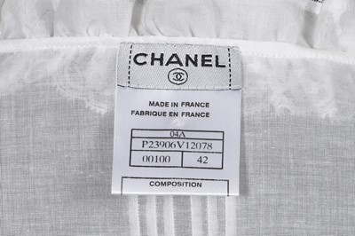Lot 10 - A Chanel white cotton and lace blouse, Autumn-Winter 2004-05