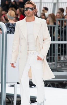 Lot 2 - A Chanel white wool-cashmere double-breasted coat, 'Chanel Airspace' collection, Autumn-Winter 2017-18