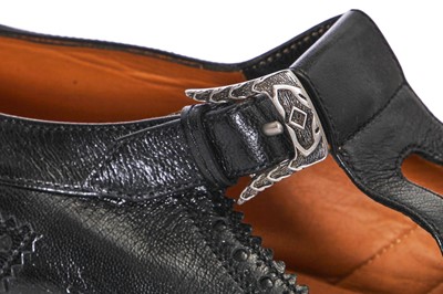 Lot 22 - A pair of Gucci by Alessandro Michelle men's black leather 'cutout' brogues, Autumn-Winter 2017-18