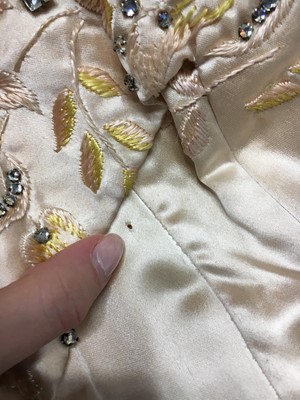 Lot 362 - A Paquin haute couture oyster-coloured satin cocktail dress, 1950s