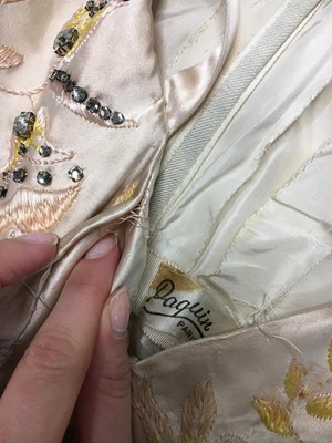 Lot 362 - A Paquin haute couture oyster-coloured satin cocktail dress, 1950s