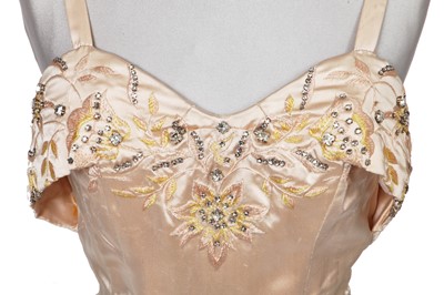 Lot 362 - A Paquin haute couture oyster-coloured satin cocktail dress, 1950s