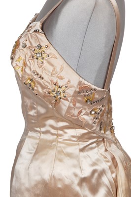 Lot 362 - A Paquin haute couture oyster-coloured satin cocktail dress, 1950s