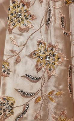 Lot 362 - A Paquin haute couture oyster-coloured satin cocktail dress, 1950s