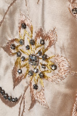 Lot 362 - A Paquin haute couture oyster-coloured satin cocktail dress, 1950s
