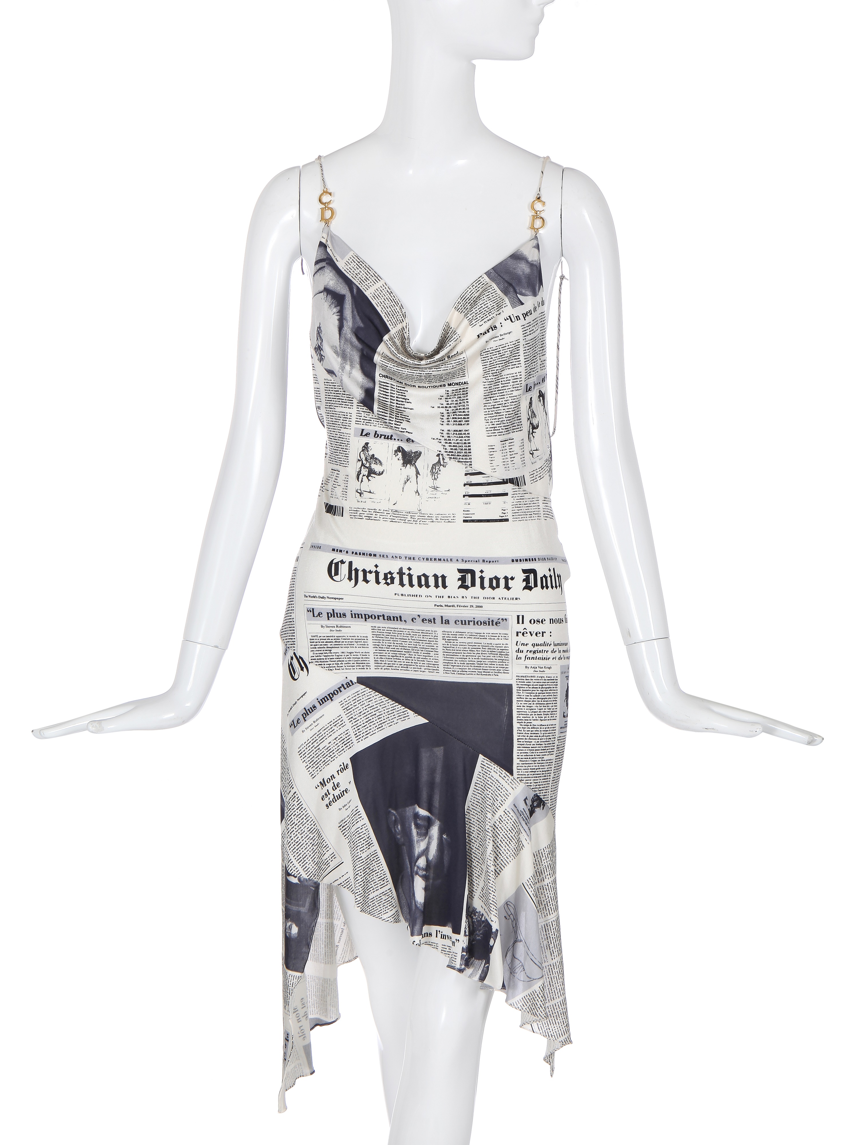 dior newspaper dress An Ultra-Rare Version Of Carrie Bradshaw's Newspaper-Print Will Go On Sale For The First Time In 23 Years Bust=33 Waist=26 Hips=36 Height=65 Size 6(inches) in Christian Dior newspaper dress