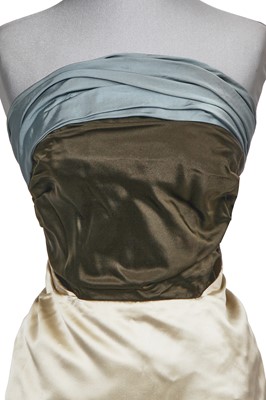 Lot 378 - A Pierre Balmain haute couture tricolour silk sheath, circa 1955