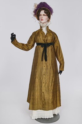 Lot 90 - A brown-green sarsanet redingote/pelisse, 1810-1815