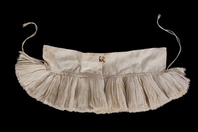 Lot 538 - A fine and rare shaped linen ruffler, English, 1620s