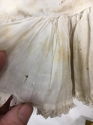 Lot 538 - A fine and rare shaped linen ruffler, English, 1620s