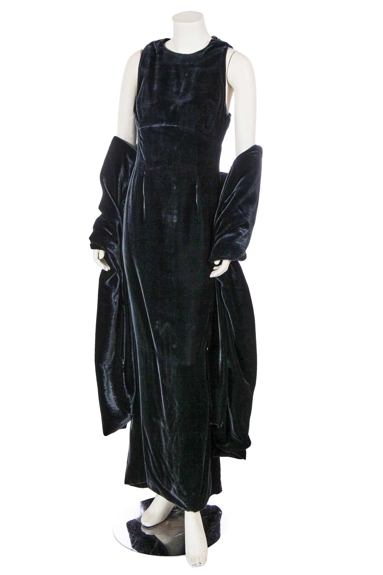 Lot 309 - A Balmain by Oscar de la Renta haute couture dark green velvet evening gown, Autumn-Winter 1996-97