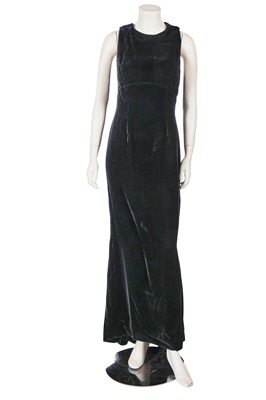 Lot 309 - A Balmain by Oscar de la Renta haute couture dark green velvet evening gown, Autumn-Winter 1996-97