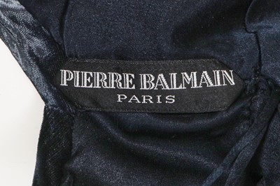 Lot 309 - A Balmain by Oscar de la Renta haute couture dark green velvet evening gown, Autumn-Winter 1996-97