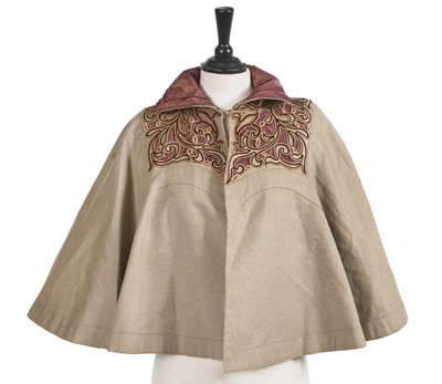 Lot 476 - A Doucet grey wool capelet circa 1905